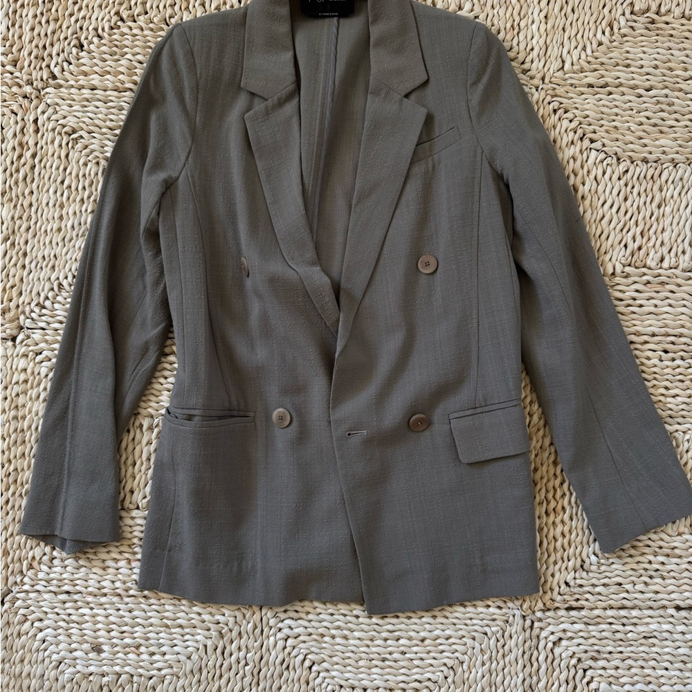 Aritzia Babaton Women's Gray Double-Breasted flowy Blazer Japanese crepe